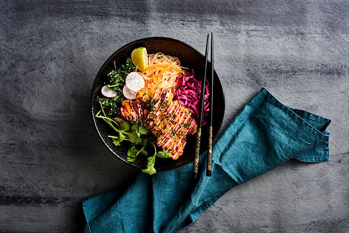 Pink Bowl - rapeaksi paistettua kanaa ja pinkkiä majoneesia